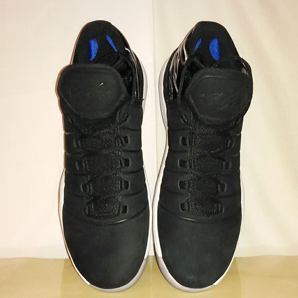 Jordan 11s